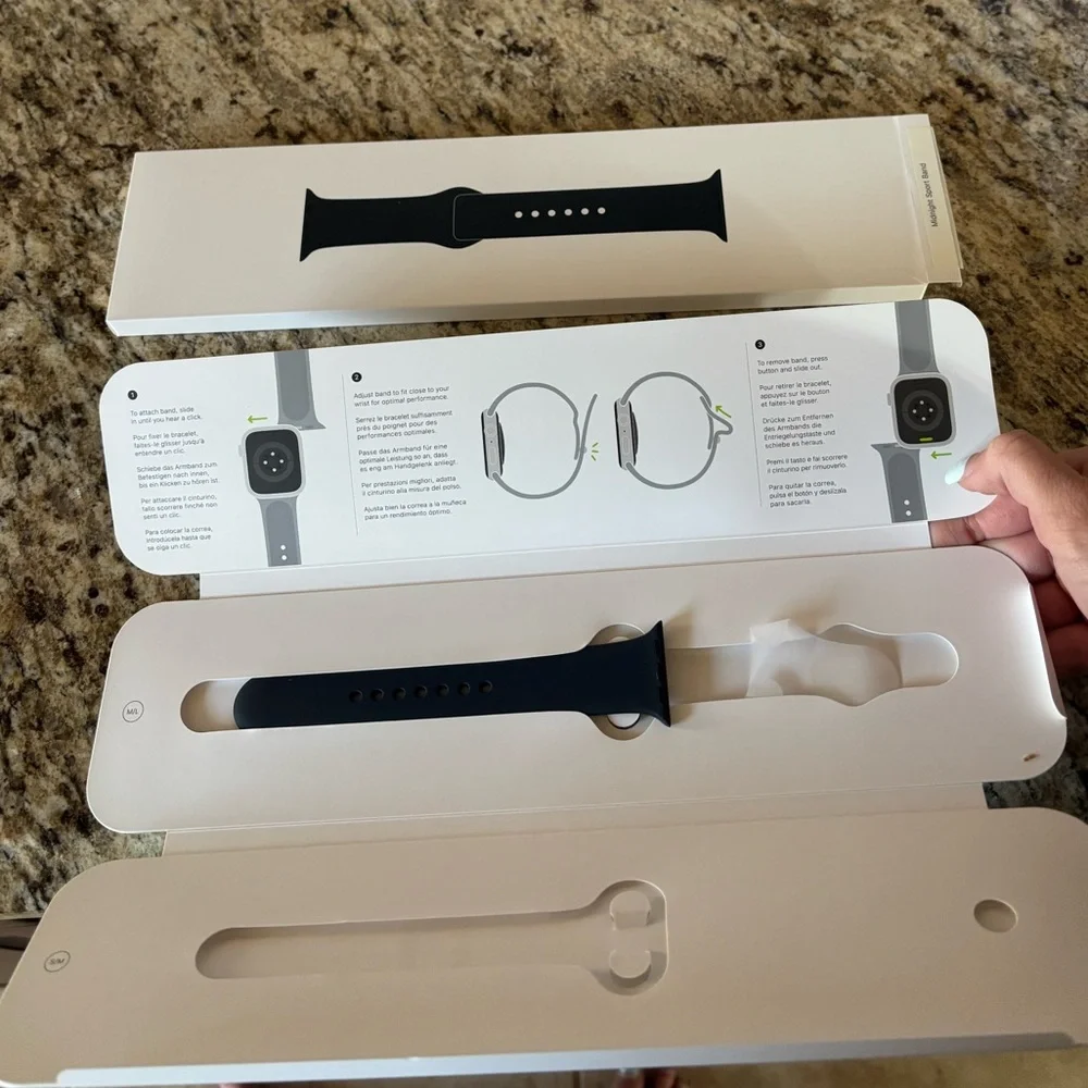 Apple Watch SE space gray aluminum case midnight sport brand